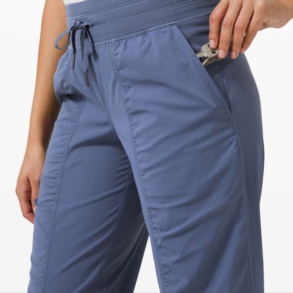 Lululemon - Picture 3 of 4
